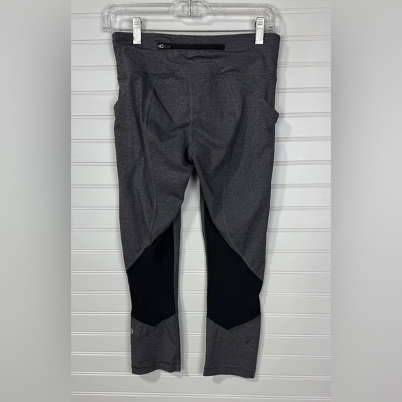 Lululemon women’s gray and black cropped capri leggings. Size 6. - Picture 1 of 7